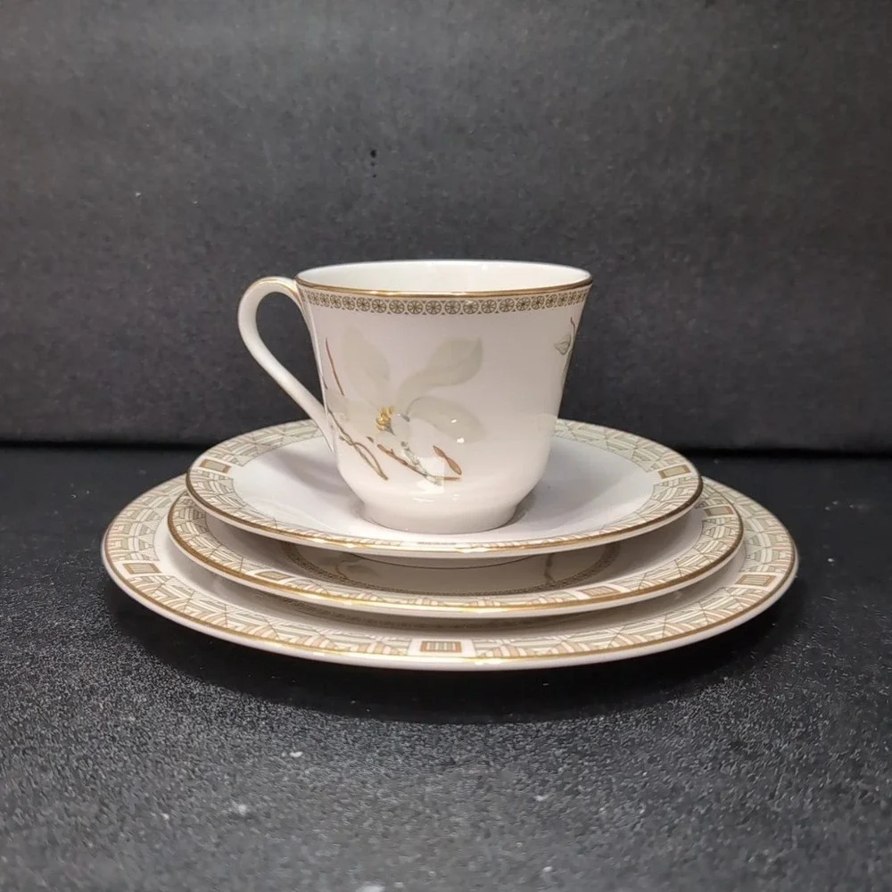 Royal Doulton White Nile Four Piece‎ Place Setting, Vintage Fine China Tableware